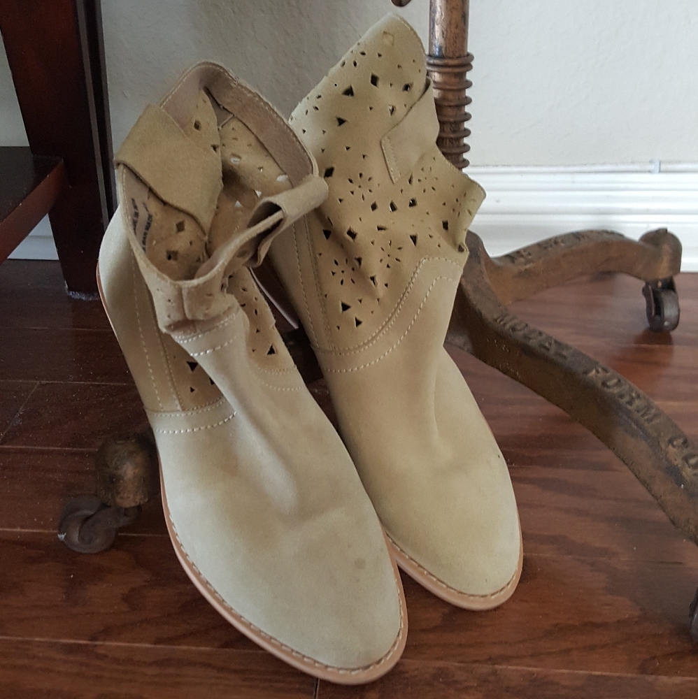 Short Boots - Picture 3 of 3